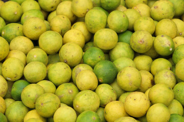 Lemons in the market