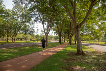 Correr na pista de caminhada