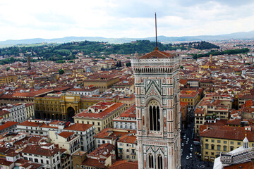 ジョットの鐘楼越しのフィレンツェ市街 イタリア
