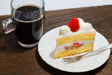 コーヒーとイチゴショートケーキ

