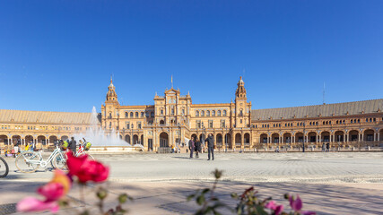 Fototapeta na wymiar Beautiful and famous Spanish Square - 