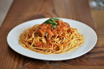 spaghetti with tomato sauce