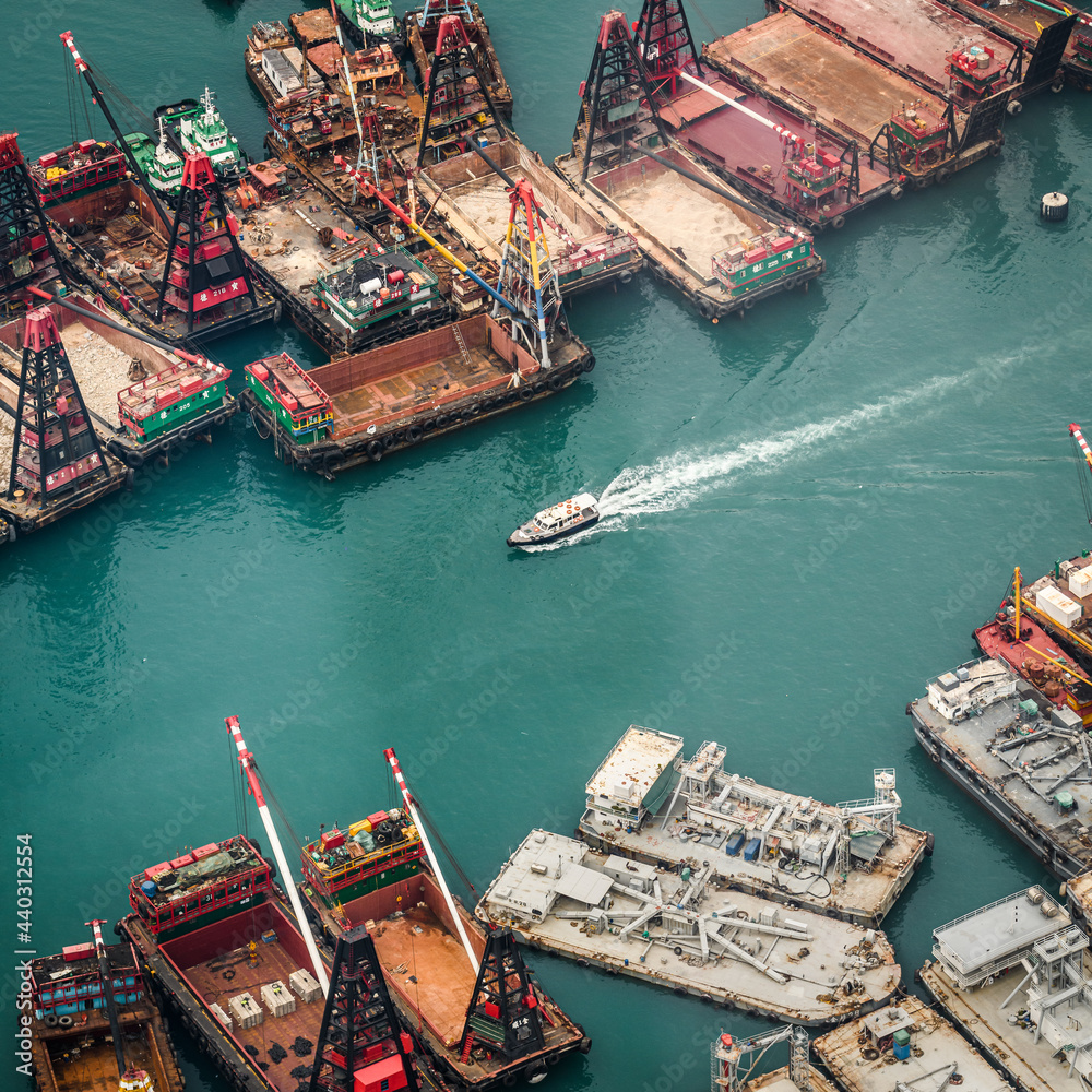 Wall mural Hong Kong port construction