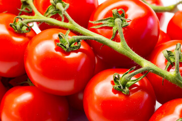bunch of red vine tomatoes