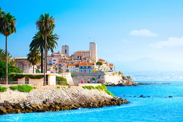 Crédence de cuisine en verre imprimé Nice Vue de la ville d& 39 Antibes, Provence, Côte d& 39 Azur, une destination de voyage populaire en Europe