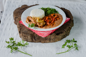 Prato feito comida brasileira tutu de feijão