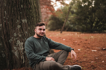Obraz premium Portrait of a young Caucasian man in a park