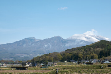Fototapeta na wymiar 春の浅間山　