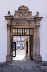 Coimbra. Porta do pátio do museu machado de castro decorada com alto relevos