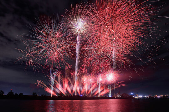 4 Best 仕掛け花火 Images Stock Photos Vectors Adobe Stock
