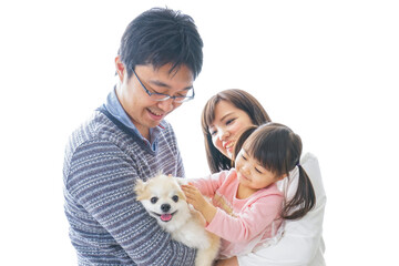 犬を飼う幸せなファミリー