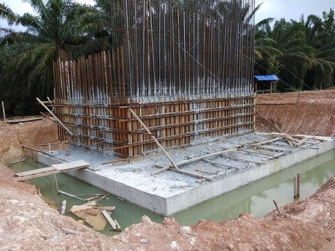 The first phase of the construction of the bridge abutment has been completed in Tulang Bawang, Indonesia on May 30, 2018.