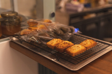 카페에서 판매하는 빵 디저트