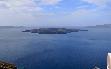 Santorin  terre volcanique merveille de la Méditéranée, le bleu le blanc et l'ocre
