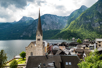 Fototapeta premium historical salt mining city hallstatt in austrian alps