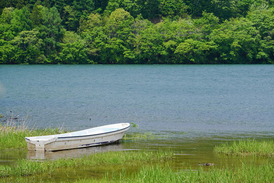 福島県・桧原湖に浮かぶボート