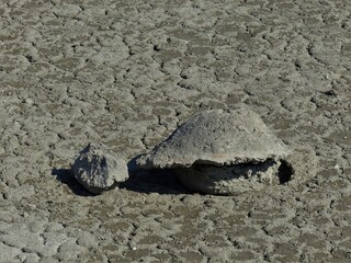 Ausgetrockneter Sand mit Sandklumpen