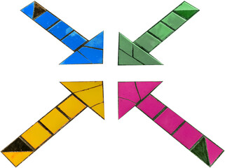 Flèches mosaïques orientées vers le centre, fond blanc 