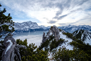 Winterpanorama vom Ammergebirge zur Zugspitze