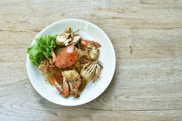 baked flower crab and glass noodles with slice celery on plate