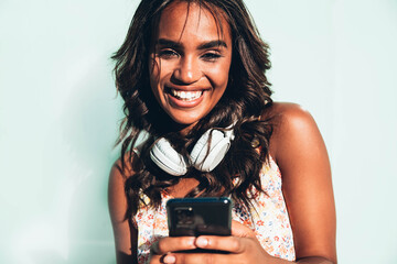 Portrait of beautiful happy black woman holding smartphone device smiling on camera -  Young...