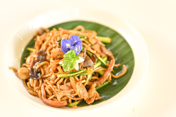 Hokkien Noodle: Stir fry yellow noodles with dark soy sauce