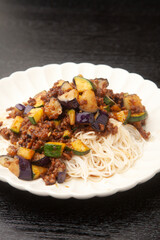 ナスの肉味噌炒めそうめん