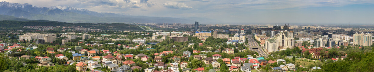 Fototapeta na wymiar Almaty panorama