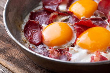 Traditional Turkish food; fried eggs with bacon. Turkish name; Pastirmali yumurta