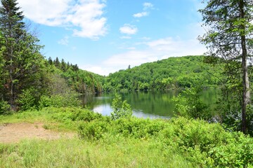 Fototapeta na wymiar Clearwater lake in southern Quebec 
