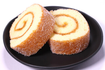 皿の上のロールケーキ