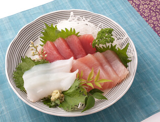 　　刺身の盛り合わせ