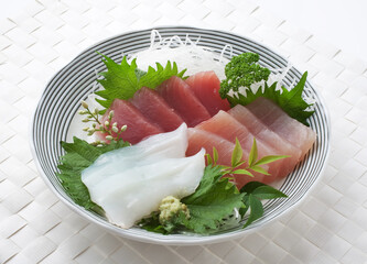 　　刺身の盛り合わせ