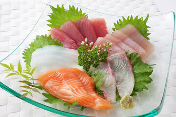 　　刺身の盛り合わせ