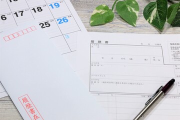 履歴書とカレンダー