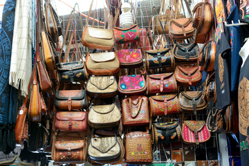 Mexican artisan articles made with leather. Handmade leather bags.