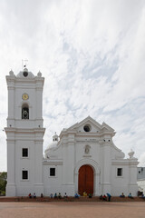 Santa Marta, Kolumbia, nad Morzem Karaibskim. Przyjemne miasto z zabytkowymi, głównie białymi budynkami  centrum.