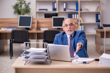 Fototapeta premium Old businessman employee after accident working in the office