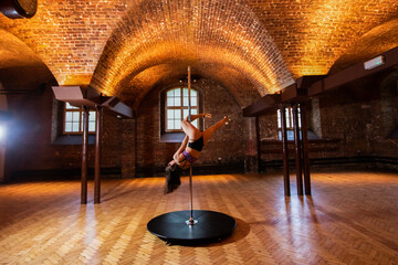 Pol dance dancers in a big room