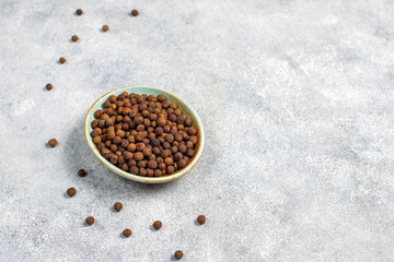 Allspice in a small bowl and spoon.