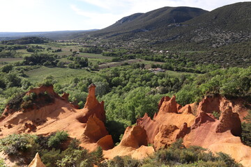 Fototapeta na wymiar red rock canyon from the Roussillon Ocres