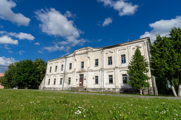 Fototapeta na wymiar Abandoned Palace of the Radziwills in Dyatlovo, Belarus