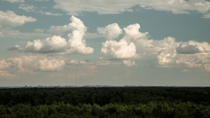 Obraz premium Natural background. Clouds in the sky. learn on the horizon.