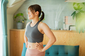トレーニングウェアを着た女性