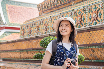Obraz premium Traveler, travel young asian woman or girl use camera take photo at pagoda temple, city tourism, happy on sunny day..Guide backpacker tourist, holiday trip,summer or vacation, hobby concept.