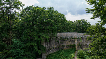  hochmittelalterliche Burgruine