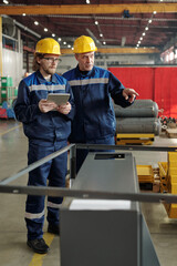 Showing manufacturing equipment to young specialist