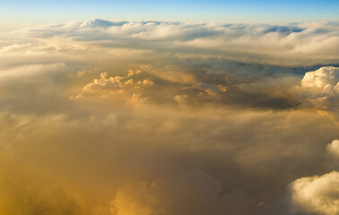 Obraz premium above the clouds at sunset