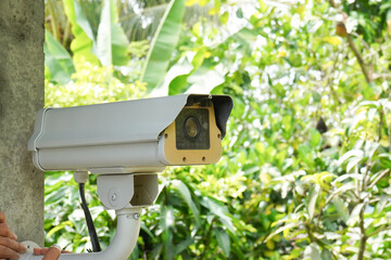 Professional technicians install CCTV or surveillance systems in buildings, offices, smart cameras. Record video all day and night to keep you safe from theft.