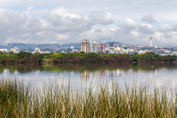 Fototapeta na wymiar South area of the city with Guaiba lake, vegetation and buildings